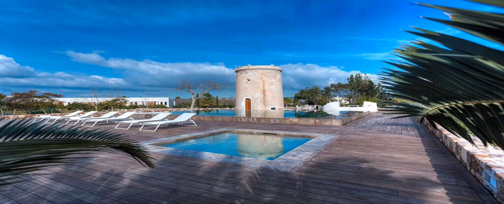 Where is the oldest hotel in Vara de Rey?