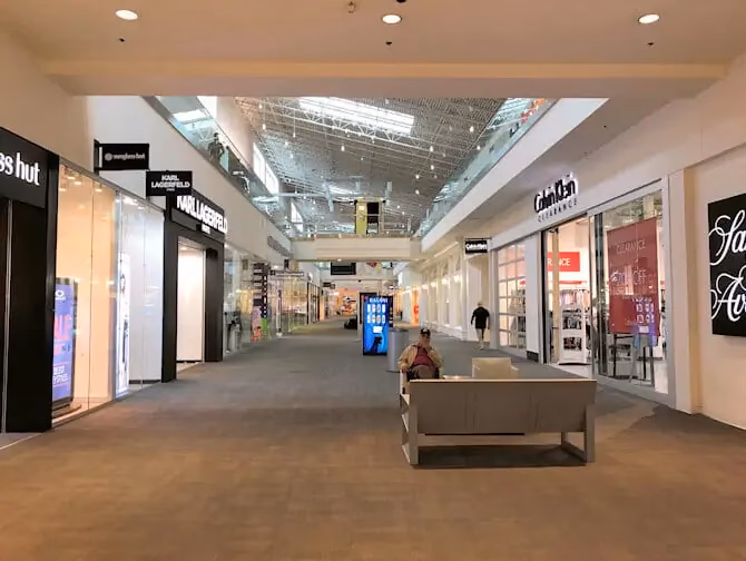 Is there a bus to Jersey Gardens - main entrance?