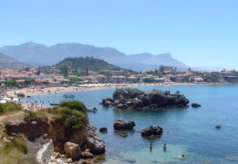 How to get from Stoupa to Kalamata?