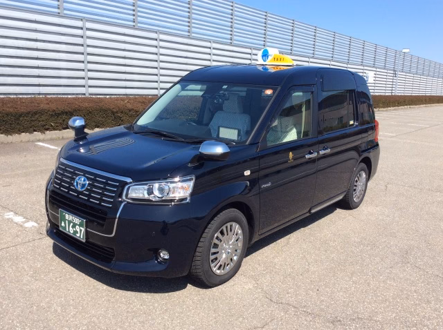 How to get from Takaoka to Shirakawago?