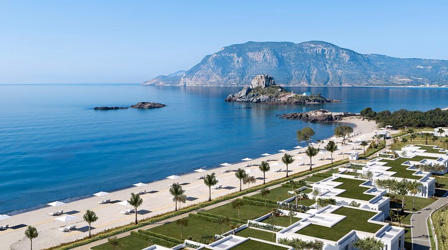 What companies run services between Kos airport (KGS) and ikos ARIA?