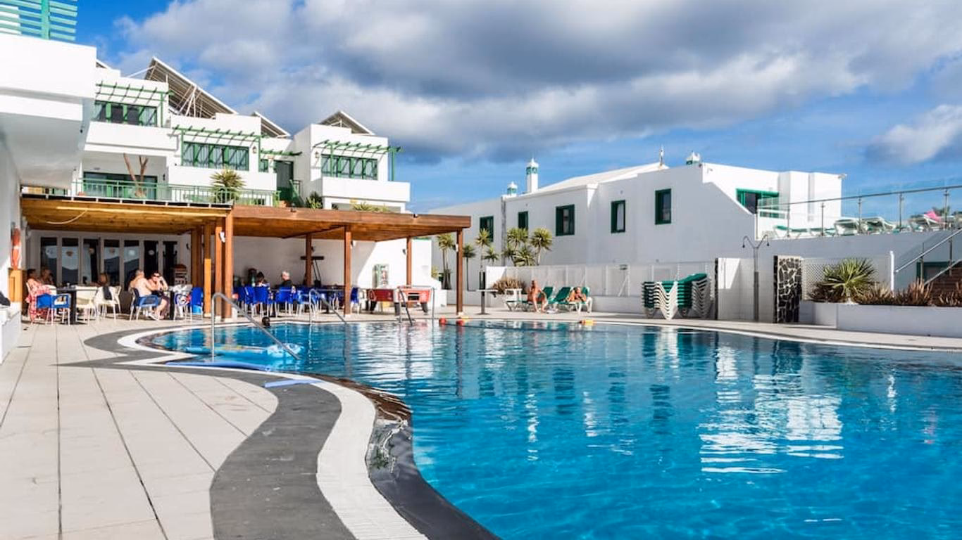 What attractions are near Bluesea Los fiscos?