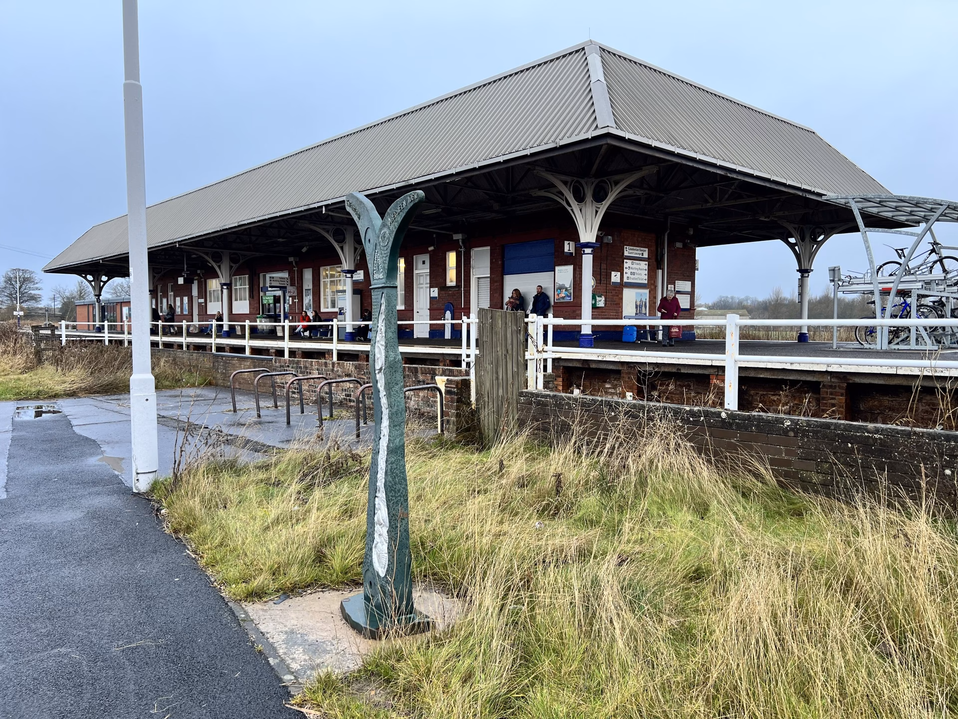 How much is a train from Leuchars to Edinburgh Park?
