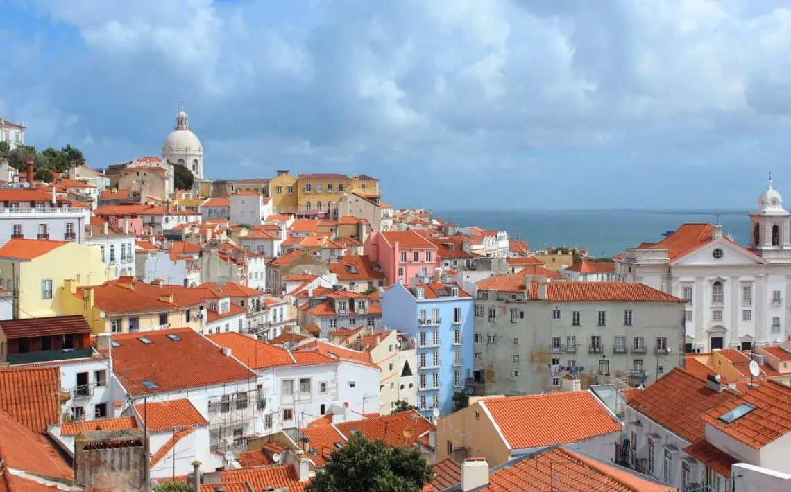 How to get from airport to Alfama?