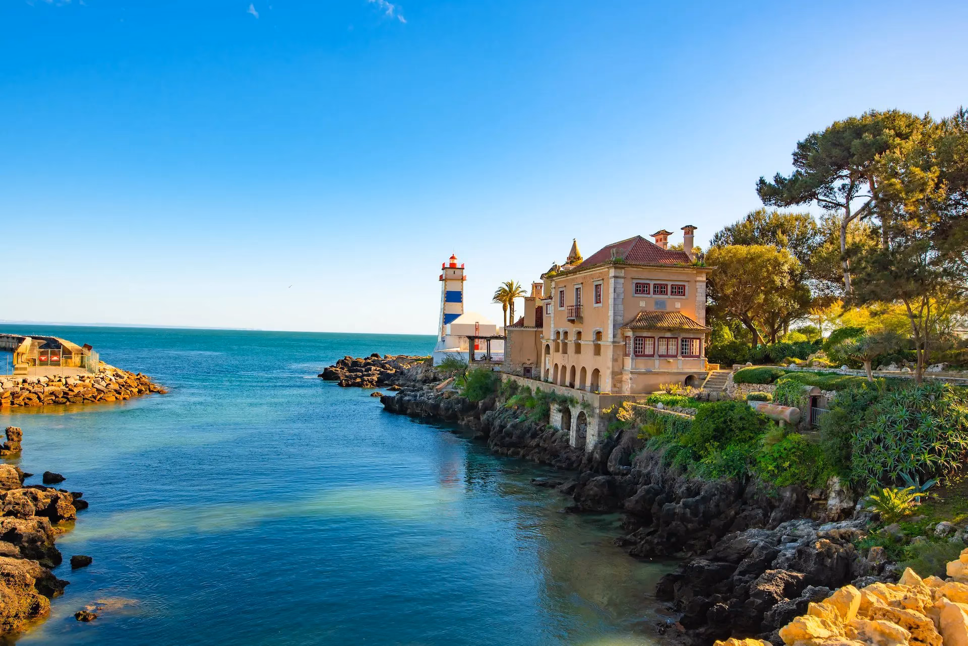 How to get from Lisbon Airport to Cascais?