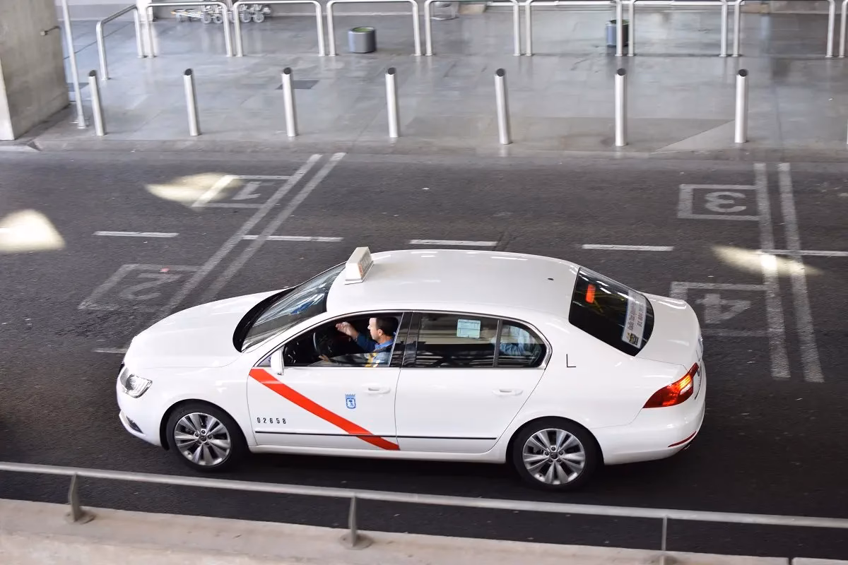 How to get from Madrid Airport to Segovia?