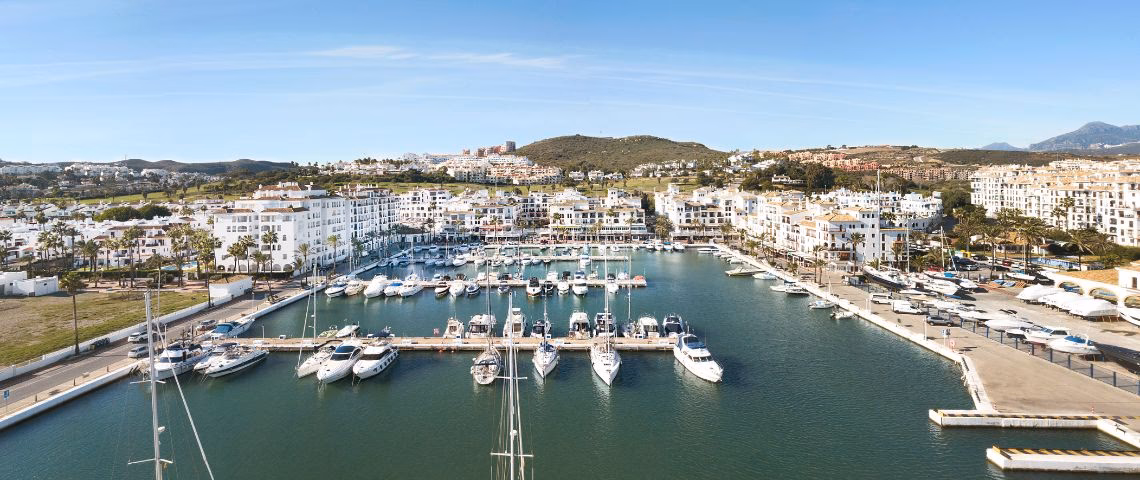 Is there a bus from Malaga Airport (AGP) to La duquesa?