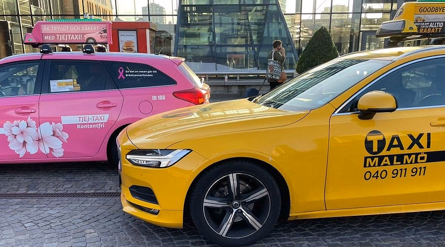 How far is Malmo Airport (MMX) from Malmö centralstation?