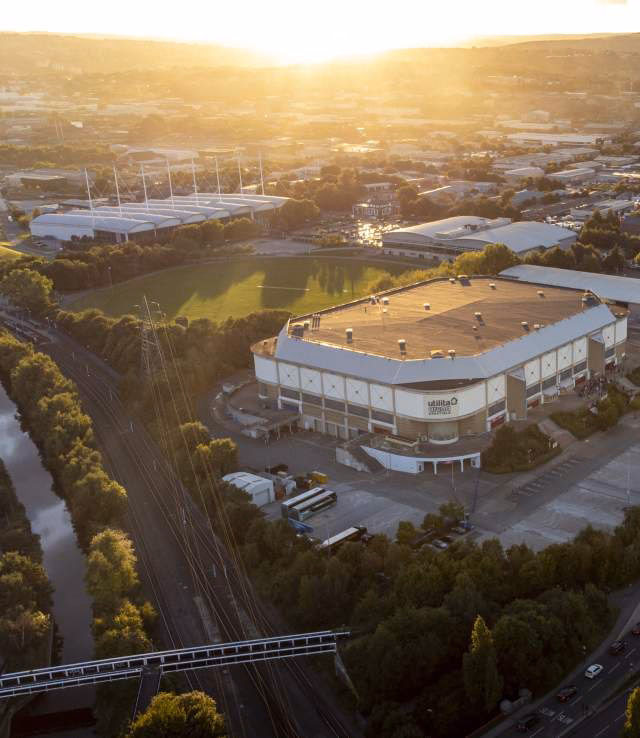 How much does it cost to get from Sheffield Arena to Meadowhall?