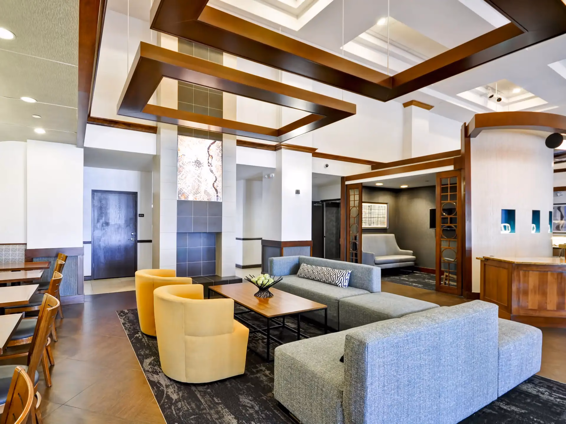 Does Hyatt Regency Bloomington-Minneapolis offer airport transportation?