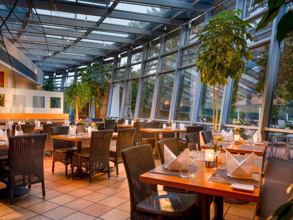 Why should you stay at Mövenpick Hotel München airport?