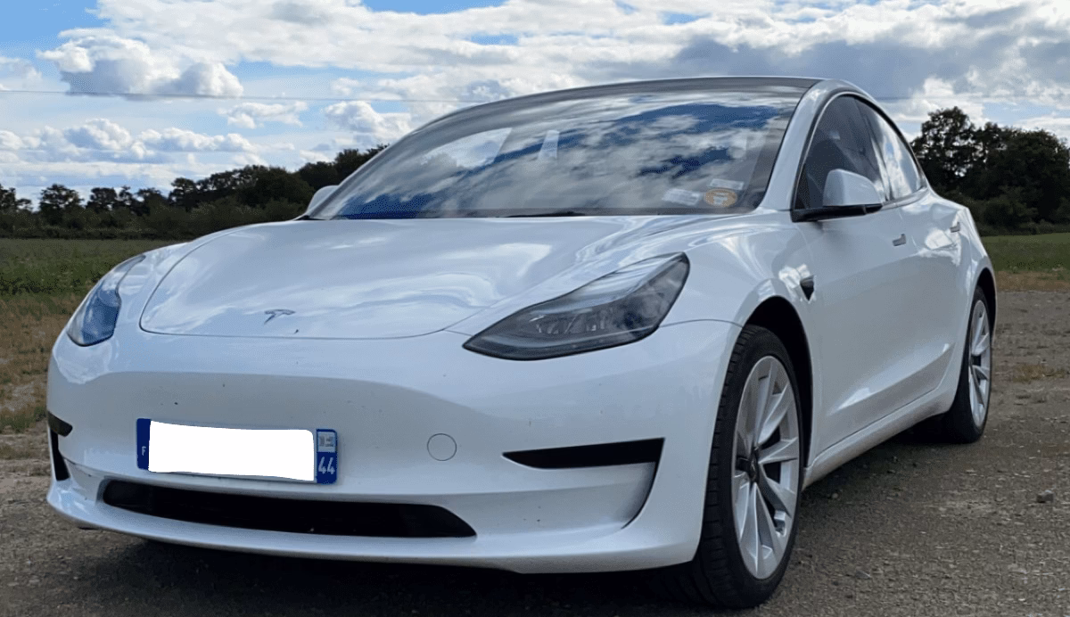 What companies run services between Nantes Airport (NTE) and Saint-Jean-de-Monts?