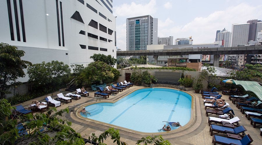 How to get from Sukhumvit 4 to Nana Plaza?