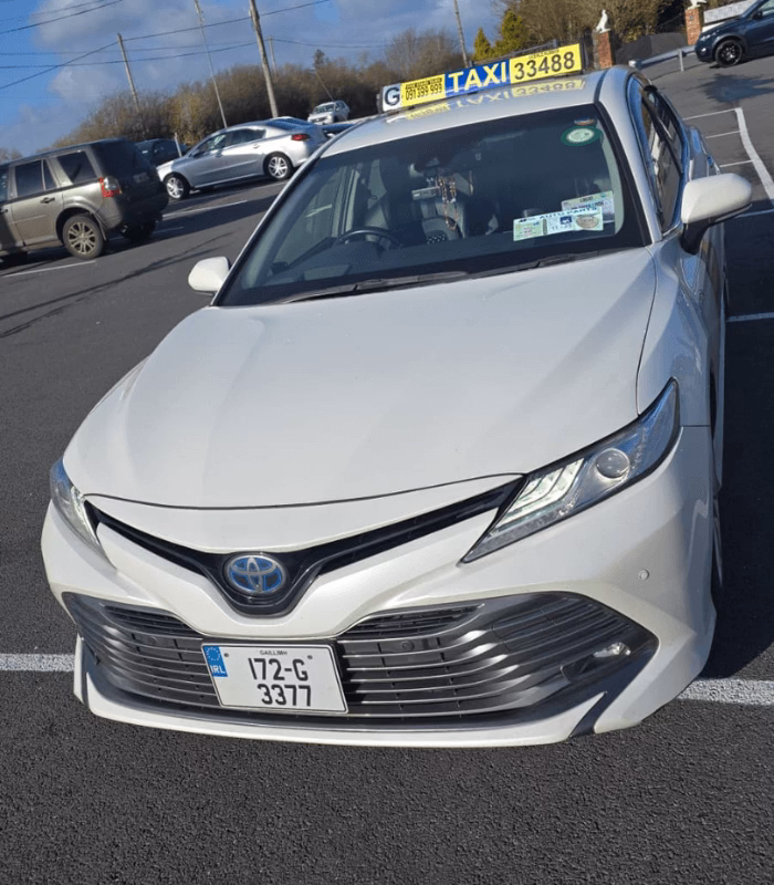 What services are available at Oranmore airport?