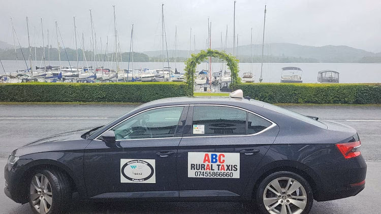 How to get from Oxenholme to Windermere?