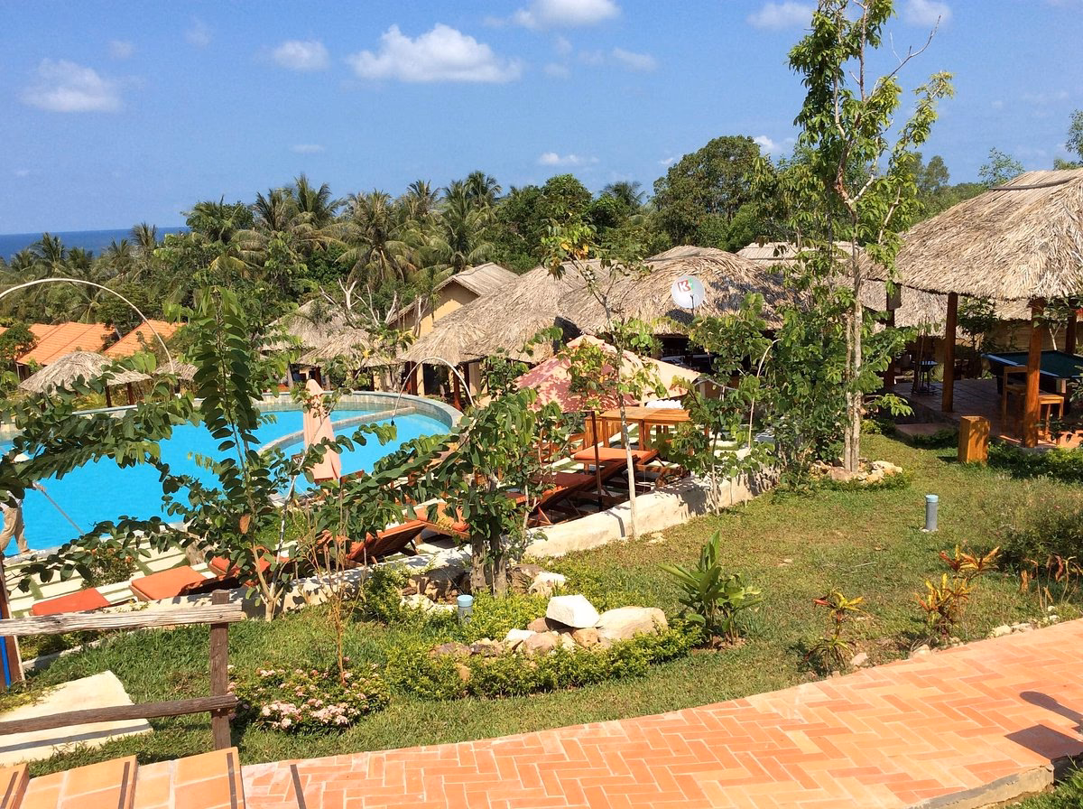 How do I stop a taxi in Phu Quoc?