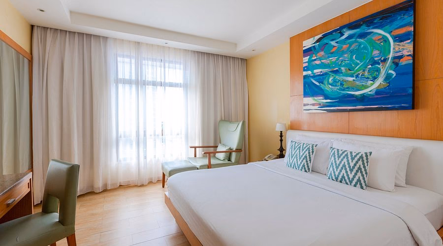 Is Pinnacle Lumphini Park safe?