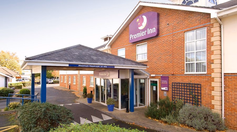 Where can I find taxis near St David's Hall?