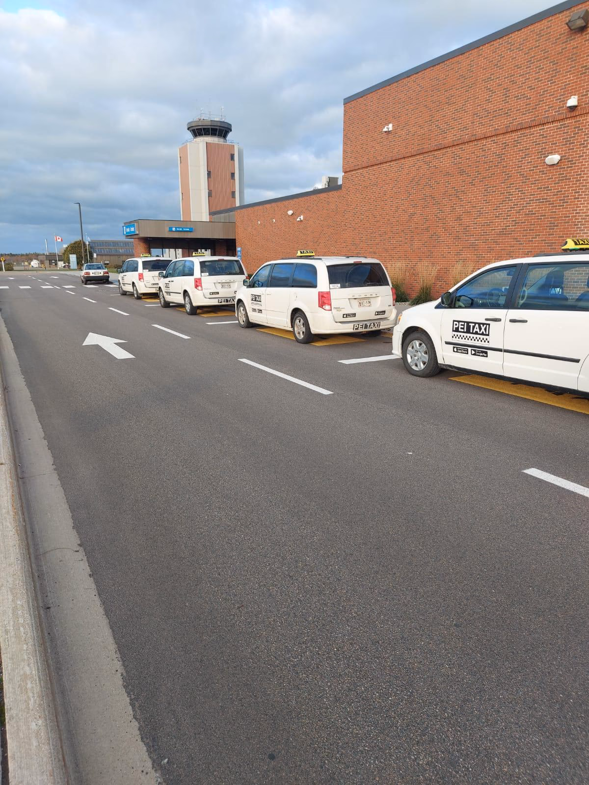 Which airport is closest to Charlottetown Prince Edward Island?