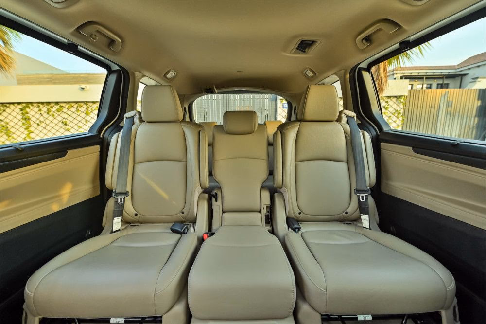 Does Ras Al Khaimah airport have a bus service?