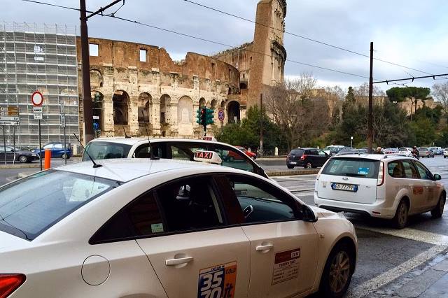 Is there a bus from Fiumicino Aeroporto T3 to Colosseum?