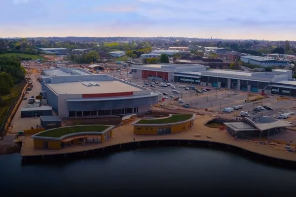 Which train station is closest to Rushden?