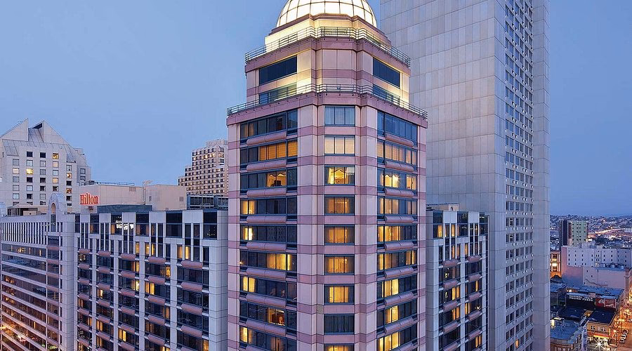 What companies run services between San Francisco Airport (SFO) & Hilton San Francisco Union Square?