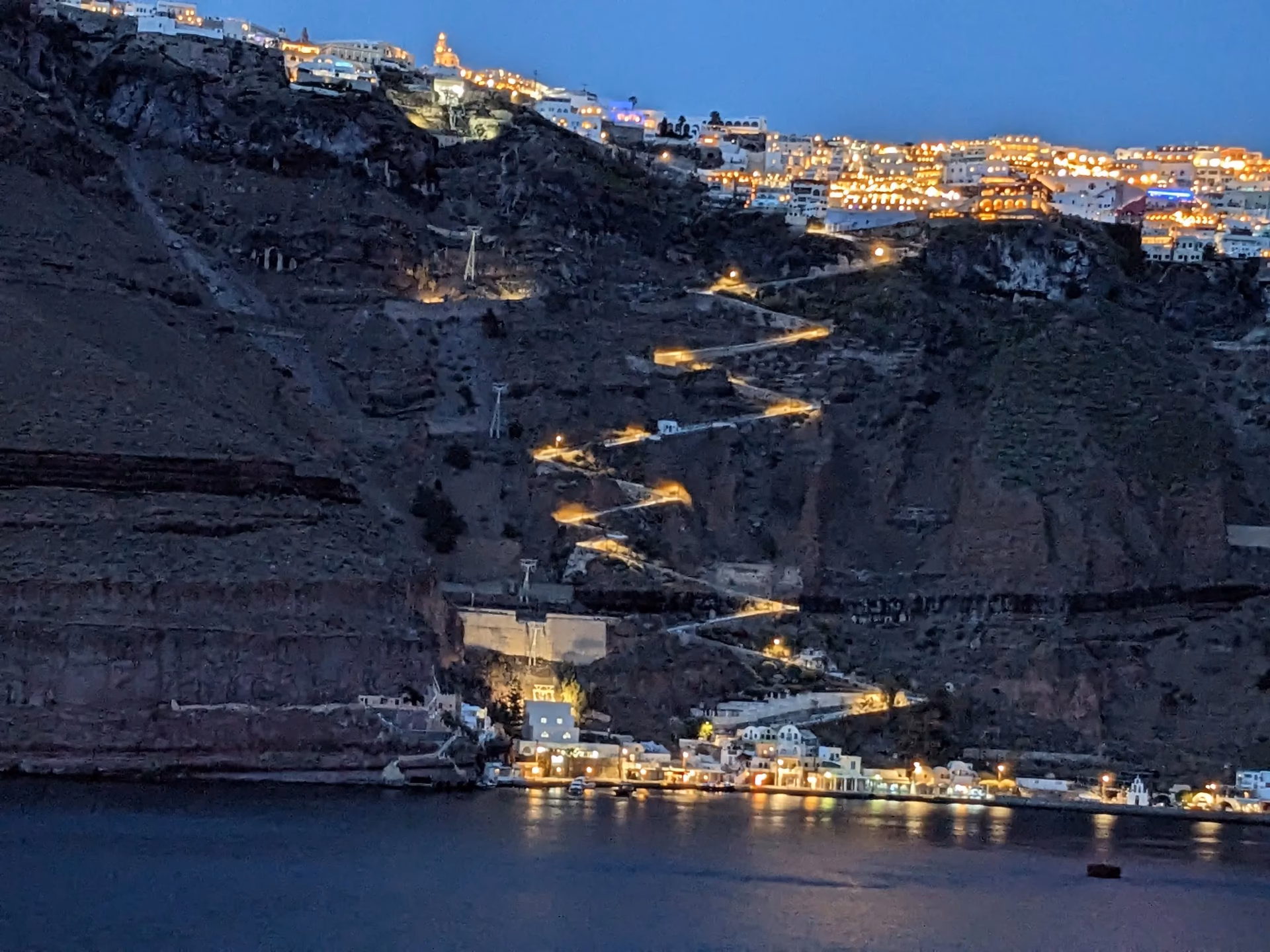 How to get from Santorini port to FIRA?