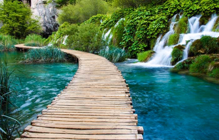 How far is Krka from Sibenik?