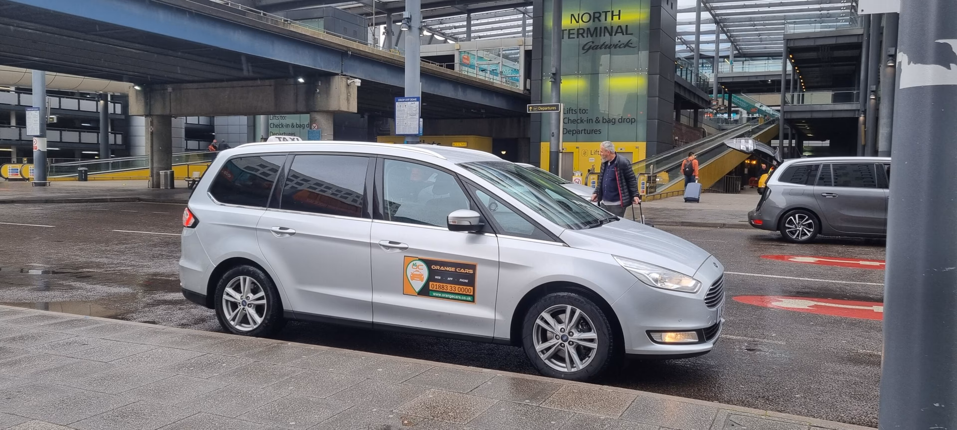 Is there a bus from London Stansted Airport (STN) to Gatwick Airport?