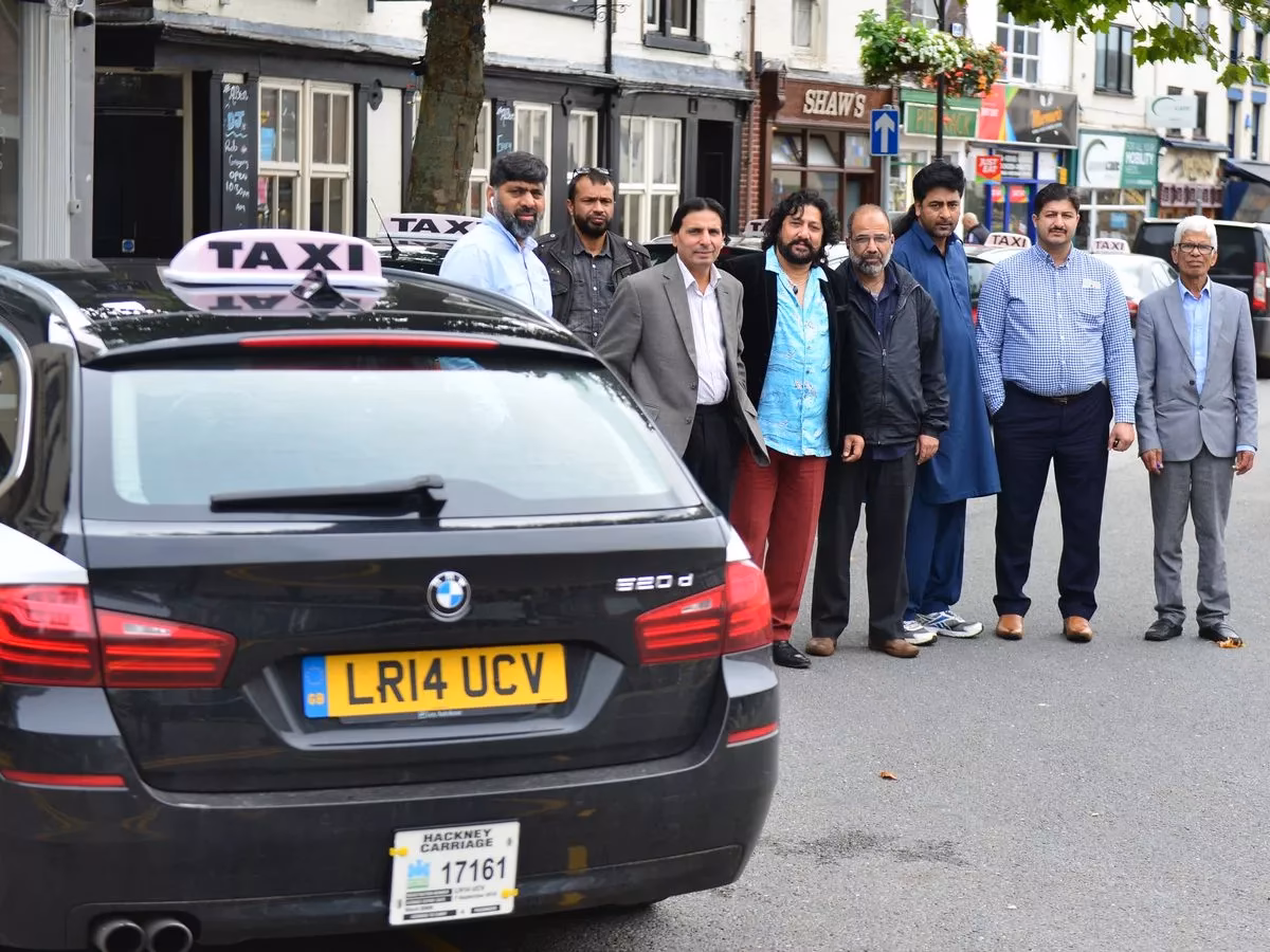 How long is the journey from Stoke-on-Trent station to Newcastle-under-Lyme?