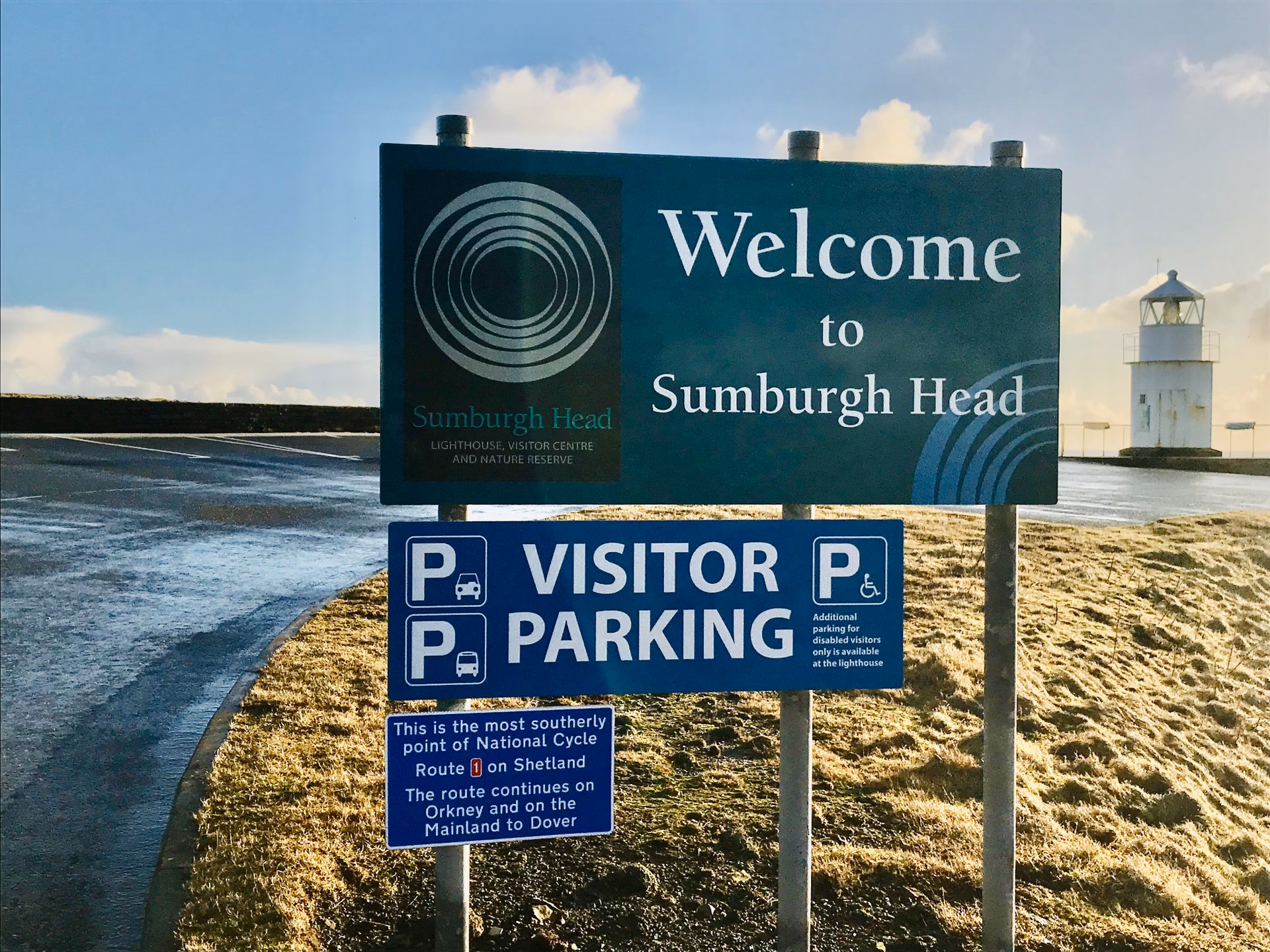 Which bus service runs between Lerwick and Sumburgh?