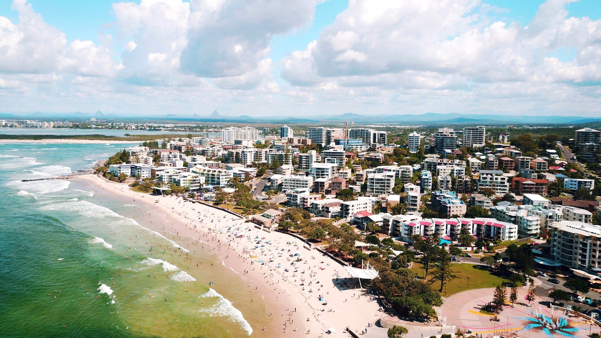 Is there a bus from Sunshine Coast Airport to Mooloolaba?