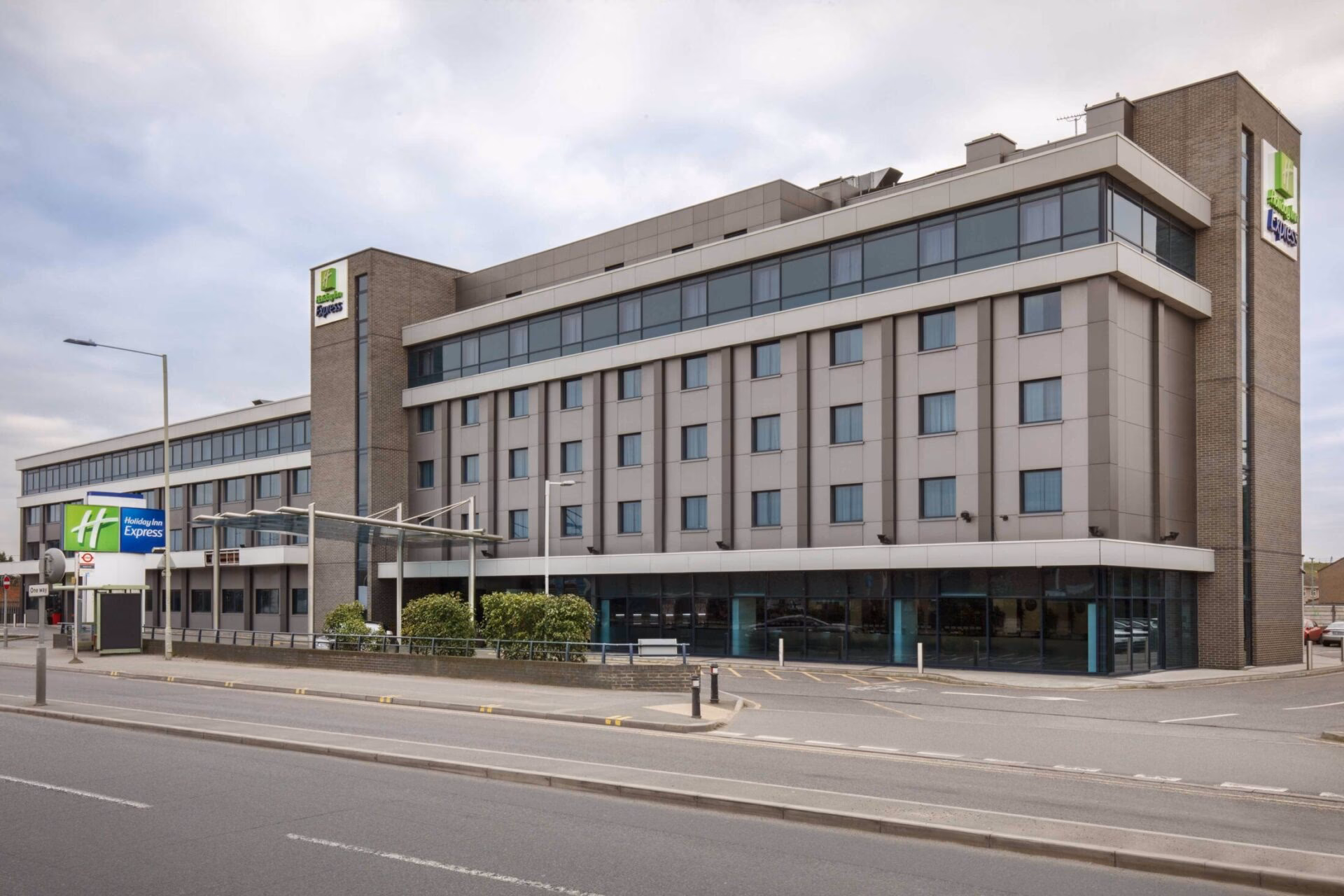 Does Holiday Inn Express T5 have a car park?
