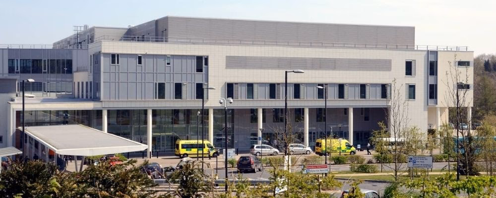 How far is Tonbridge from Tunbridge Wells Hospital?