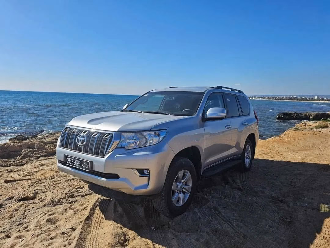 How far is Tunis Airport (Tun) from Sousse?