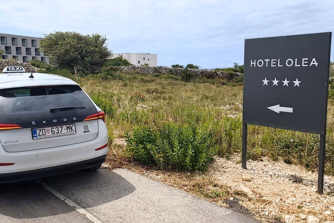 How do I get to Zadar Airport?