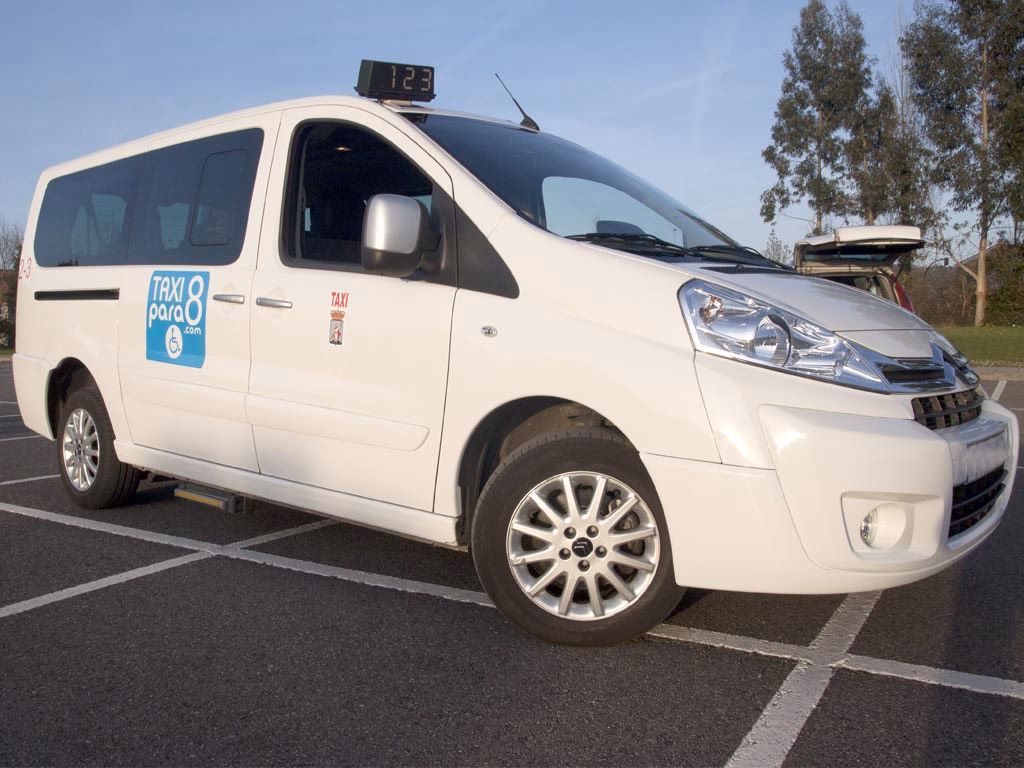 ¿Qué etiqueta necesitan los taxis para circular en Gijón?