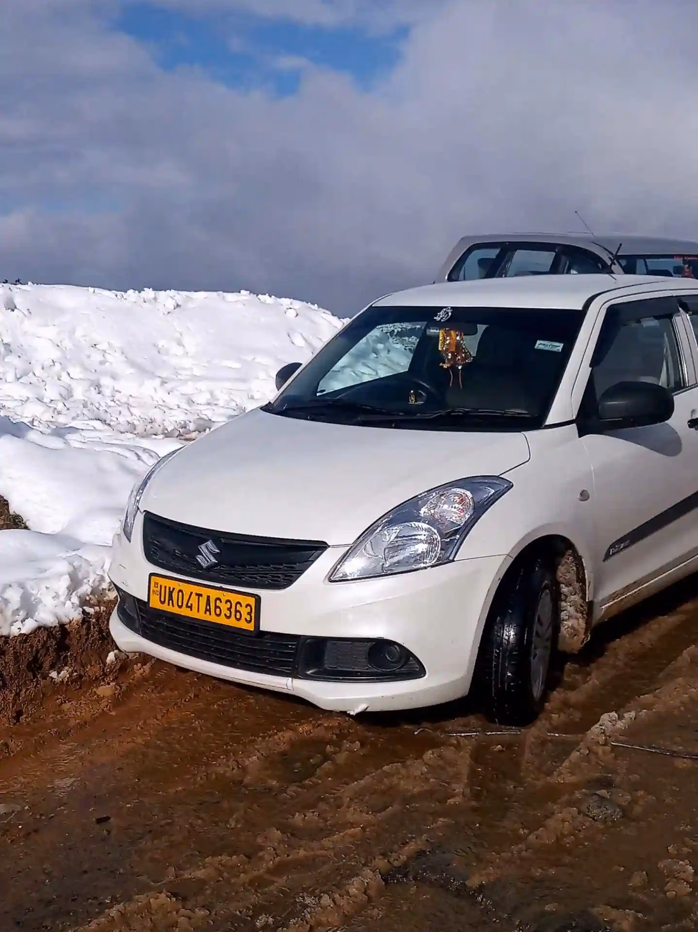 How much is taxi from Haldwani to Delhi?