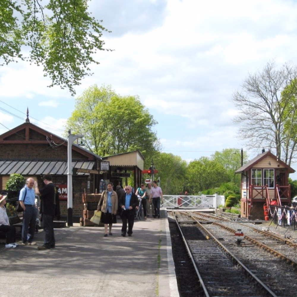 Are there WiFi hotspots around Herne Bay station?