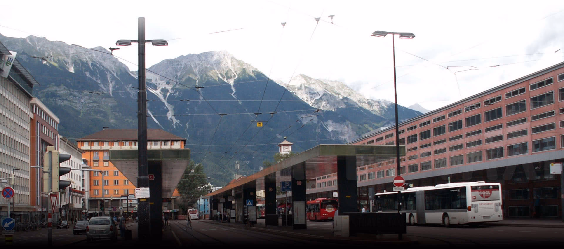 How to get to Innsbruck Airport?