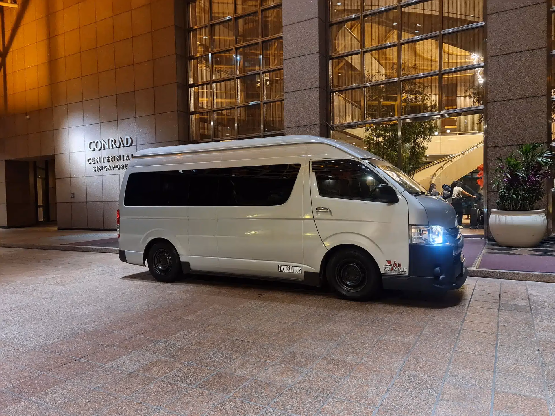 How to get from Blackburn to BB12 7ej?