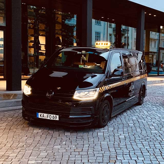 Wie kann man mit der Taxi-App in Karlsruhe bezahlen?