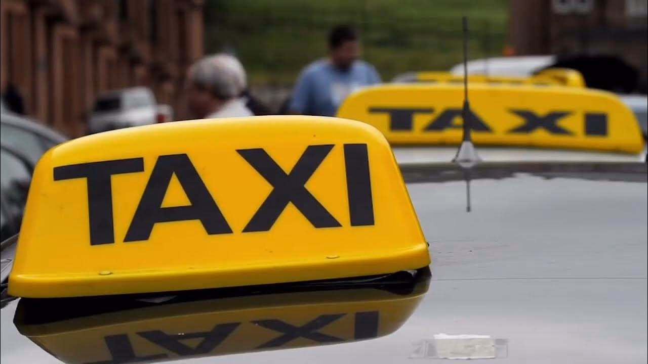 How do I book a taxi from Glasgow to Lanark?