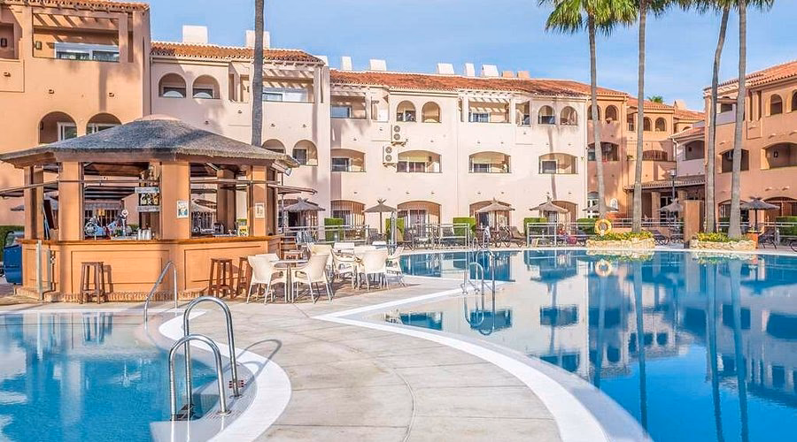 How to get from Malaga to Fuengirola?