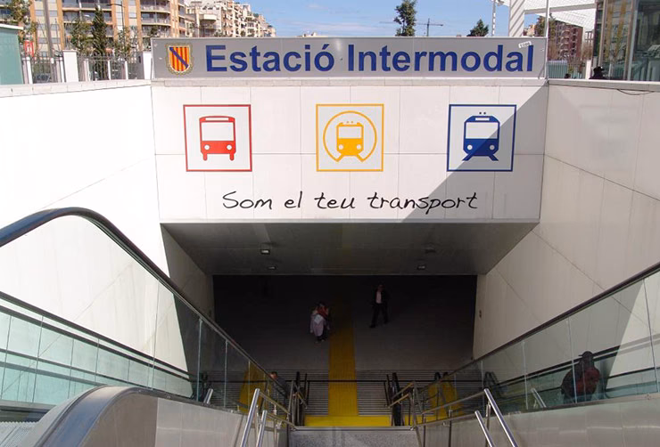 How to get from arribades to Estació Intermodal?