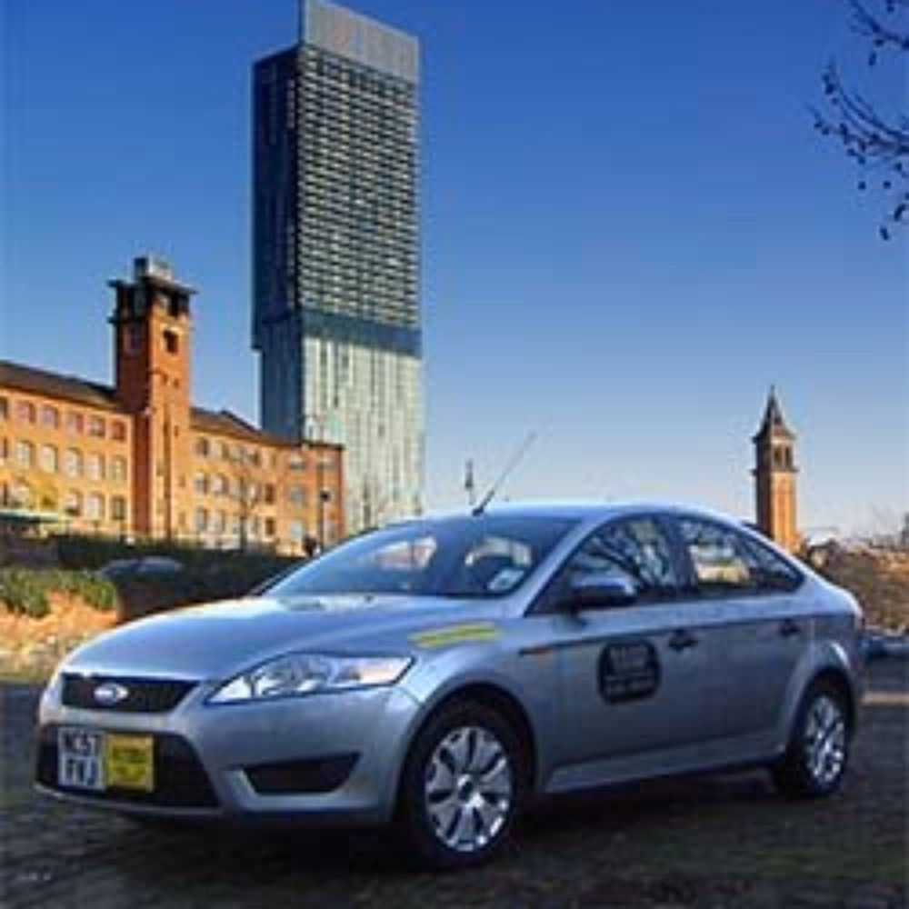 Does Manchester Piccadilly station have a taxi service?