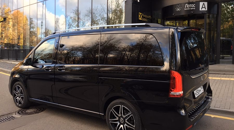 What are the benefits of using a taxi in the UK?