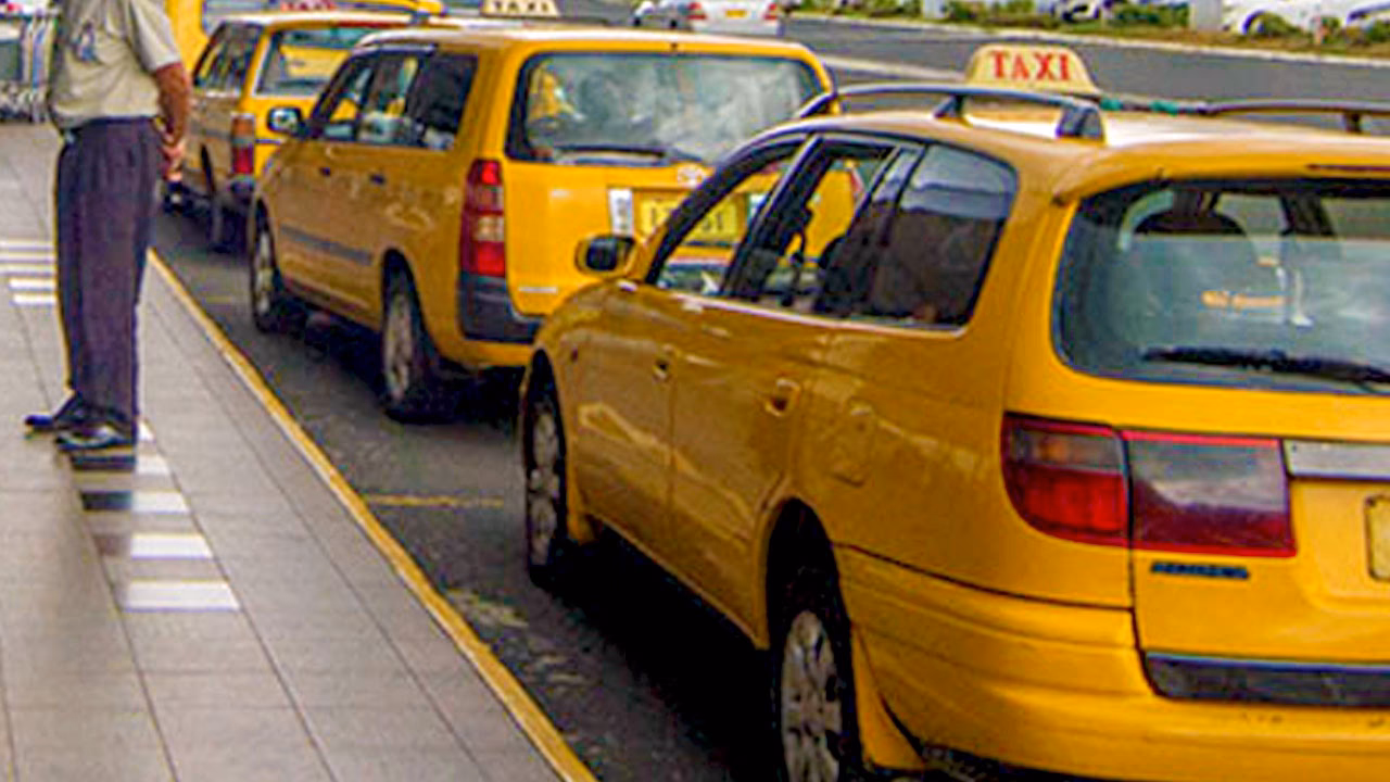 How do I get a cab in Nadi?