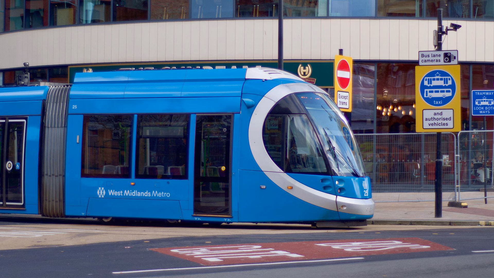 How do I get to Wednesbury Town Centre & bus station?